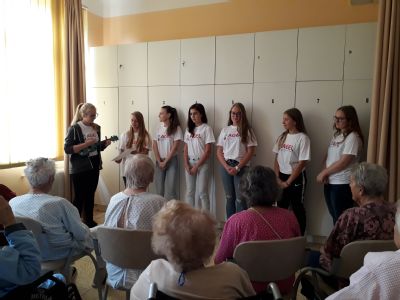 Oslavy Mezinárodního dne seniorů se v Nemocnici Český Těšín ujali studenti