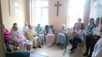 Den seniorů jsme slavili v Nemocnici Český Těšín