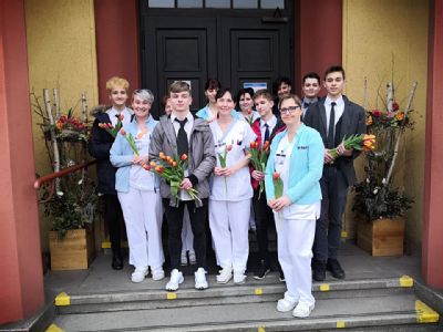 Studenti naší školy obdarovali ženy v Nemocnici Český Těšín