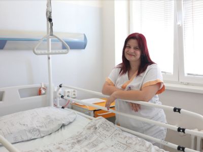 Letní brigády v nemocnicích: Studenti AGEL Střední zdravotnické školy získávají zkušenosti i během prázdnin